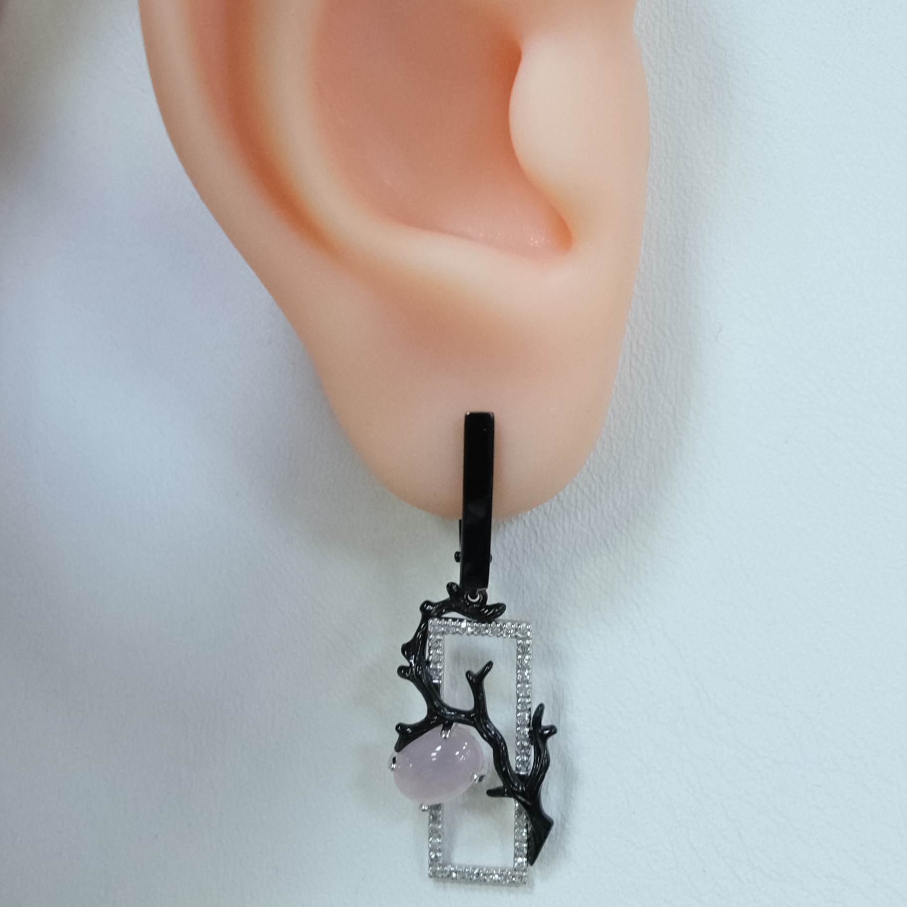 Серьги из белого золота с ониксами